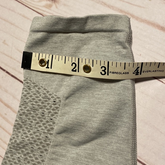 Fabletics Sync high waisted leggings pants Perforated 7/8 Size Small light gray - Picture 12 of 12